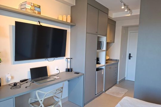 Quarto/Sala de apartamento à venda com 1 quarto, 23m² em Santo Amaro, São Paulo