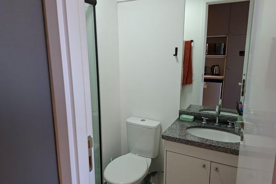 Banheiro de apartamento à venda com 1 quarto, 23m² em Santo Amaro, São Paulo