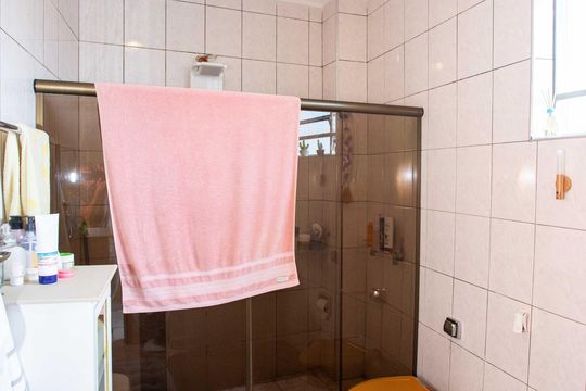 Banheiro Social de casa à venda com 4 quartos, 460m² em Vila Nogueira, Diadema