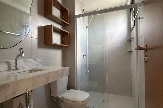 Banheiro da suíte de apartamento para alugar com 1 quarto, 40m² em Narandiba, Salvador