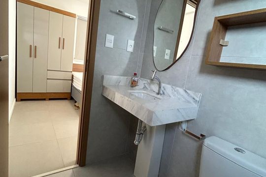 Banheiro da suíte de apartamento para alugar com 1 quarto, 40m² em Narandiba, Salvador