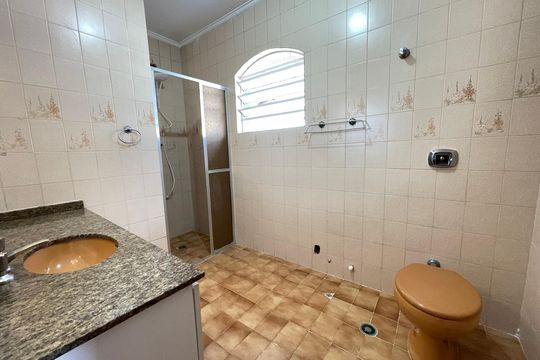 Banheiro 2 de casa para alugar com 4 quartos, 253m² em Vila Sonia, São Paulo