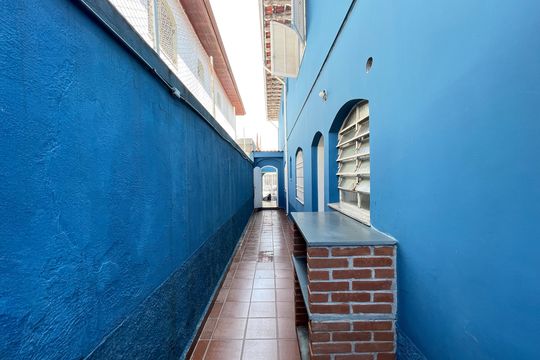Corredor Lateral de casa para alugar com 4 quartos, 253m² em Vila Sonia, São Paulo
