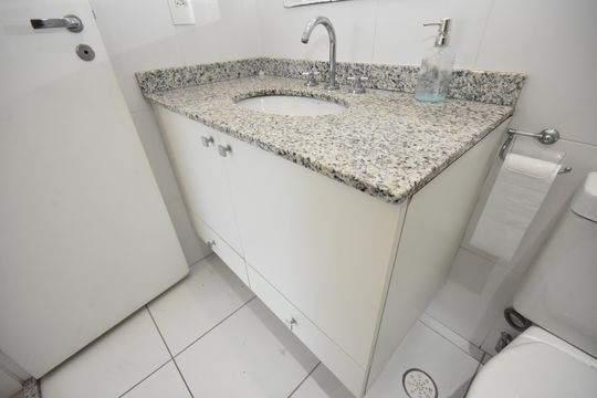 Banheiro Social de apartamento para alugar com 1 quarto, 48m² em Vila Arens, Jundiaí