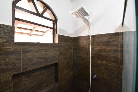 Banheiro de casa para alugar com 1 quarto, 55m² em Parque da Fonte, São José dos Pinhais