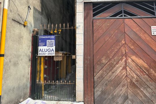 Fachada + placa de casa para alugar com 1 quarto, 32m² em Casa Grande, Diadema