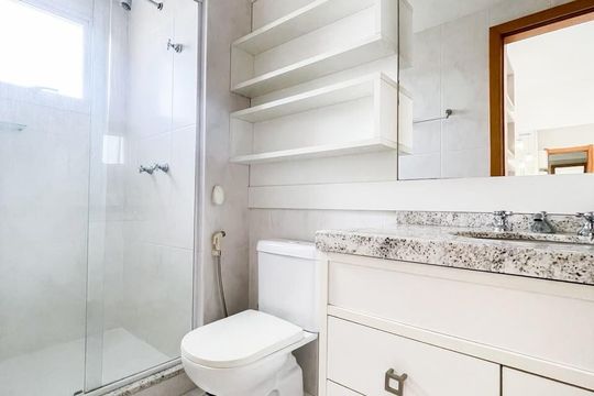 Banheiro da suíte de apartamento para alugar com 3 quartos, 162m² em Jardim Europa, Porto Alegre