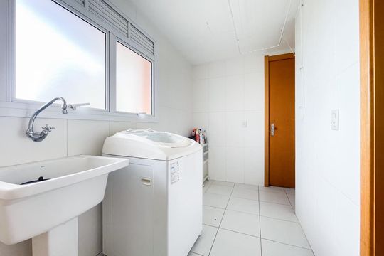 Área de serviço de apartamento para alugar com 3 quartos, 162m² em Jardim Europa, Porto Alegre