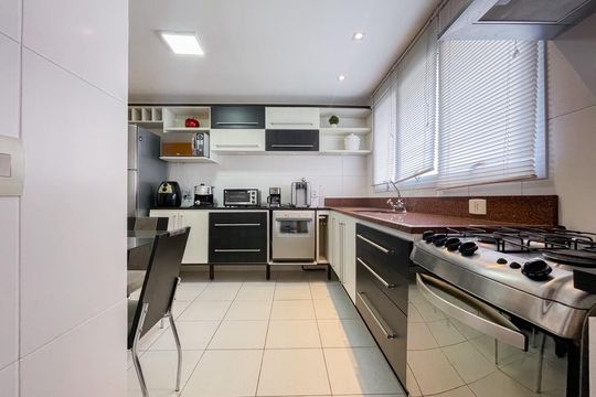 Cozinha de apartamento para alugar com 3 quartos, 162m² em Jardim Europa, Porto Alegre