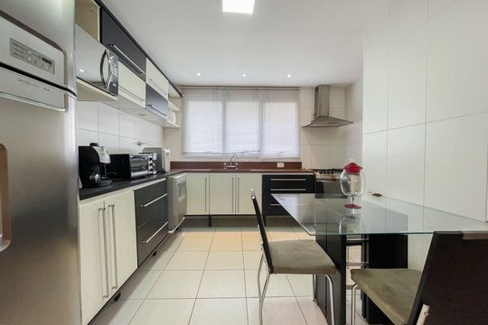 Cozinha de apartamento para alugar com 3 quartos, 162m² em Jardim Europa, Porto Alegre