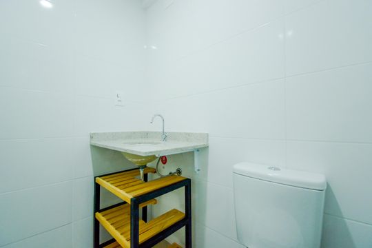 Banheiro  de kitnet/studio para alugar com 1 quarto, 30m² em Picanço, Guarulhos