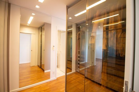 Closet da Suíte 2 de apartamento para alugar com 2 quartos, 103m² em Campo Belo, São Paulo