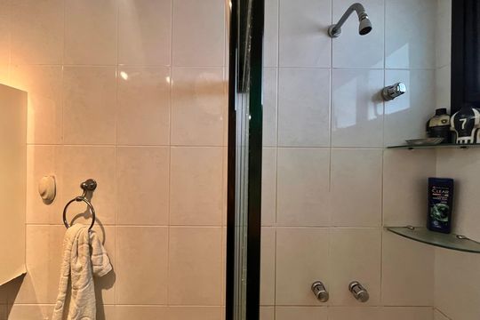 Banheiro social de apartamento à venda com 3 quartos, 93m² em Botafogo, Rio de Janeiro