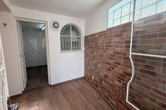 Hall de casa para alugar com 2 quartos, 50m² em Quitandinha, Petrópolis
