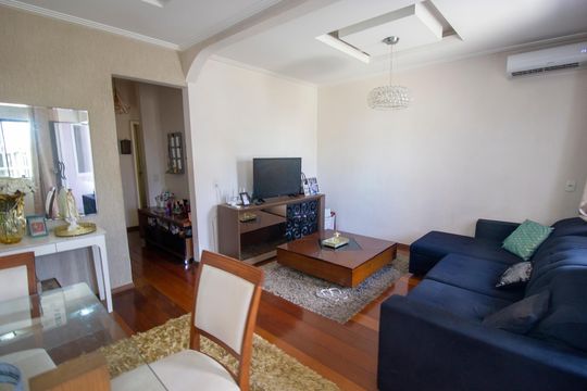 Casa à venda com 4 quartos, 180m² em Conjunto A, Brasília