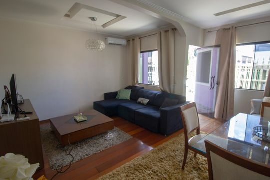 Casa à venda com 3 quartos, 175m² em Qr 4, Brasília