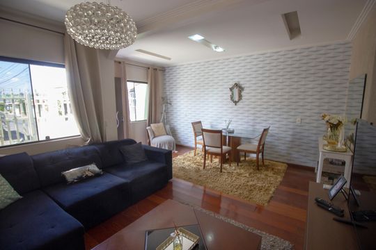 Casa à venda com 3 quartos, 175m² em Qr 4, Brasília