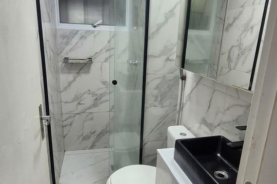 Banheiro de apartamento para alugar com 2 quartos, 40m² em Madureira, Rio de Janeiro