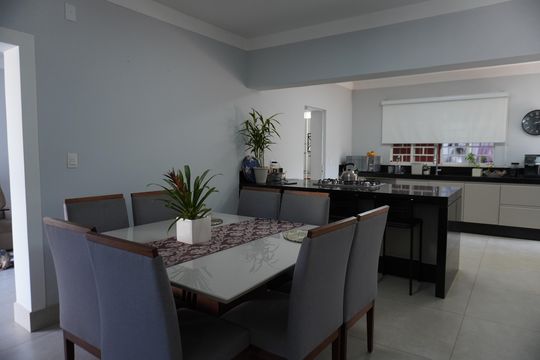 Casa à venda com 4 quartos, 325m² em Vila Santa Ines, Americana