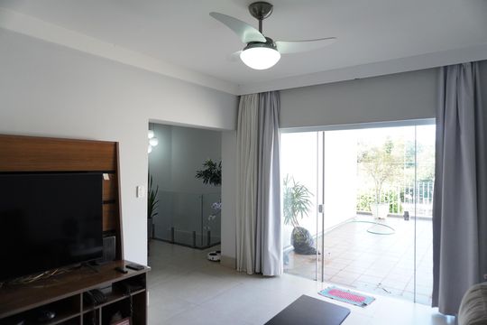 Sala de casa à venda com 4 quartos, 325m² em Vila Santa Ines, Americana