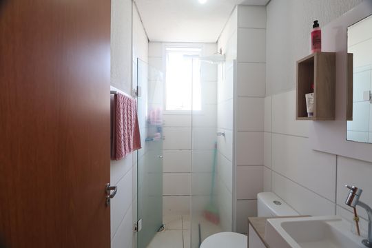 Banheiro de apartamento para alugar com 2 quartos, 48m² em Olaria, Canoas