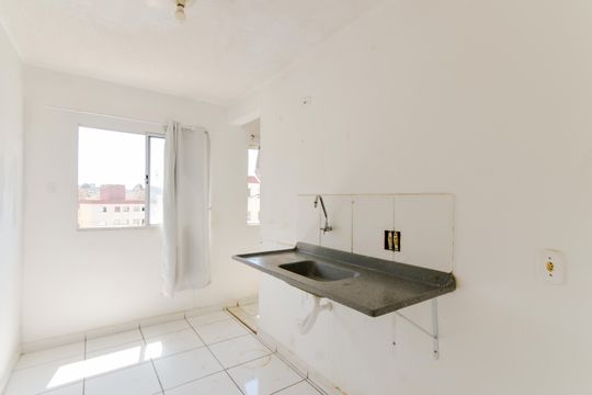 Cozinha de apartamento à venda com 2 quartos, 50m² em Jardim Guilhermino, Guarulhos