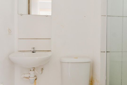 Banheiro de apartamento à venda com 2 quartos, 50m² em Jardim Guilhermino, Guarulhos