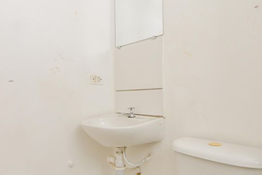 Banheiro de apartamento à venda com 2 quartos, 50m² em Jardim Guilhermino, Guarulhos