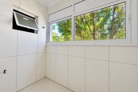 Área de serviço de apartamento para alugar com 2 quartos, 100m² em Vila Nova, Porto Alegre