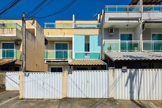 Fachada + placa de casa para alugar com 2 quartos, 60m² em Antonina, São Gonçalo
