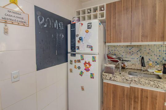 Cozinha e Área de Serviço de apartamento para alugar com 2 quartos, 52m² em São Sebastião, Porto Alegre
