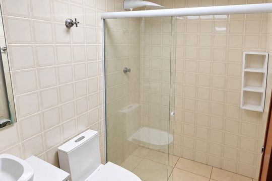 Banheiro de apartamento à venda com 2 quartos, 68m² em Jardim Oriental, São Paulo