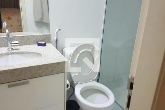 Banheiro de apartamento para alugar com 1 quarto, 52m² em Jardim Goiás, Goiânia