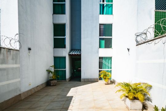 Fachada de apartamento para alugar com 2 quartos, 65m² em Jardim dos Comerciários, Belo Horizonte