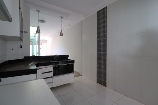 Cozinha de casa para alugar com 3 quartos, 250m² em Cidade Jardim, Uberlândia