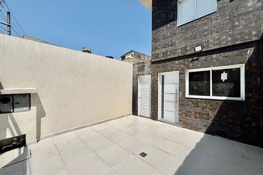 Garagem de casa à venda com 2 quartos, 75m² em Jardim Ponte Rasa, São Paulo