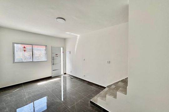 Sala de casa à venda com 2 quartos, 75m² em Jardim Ponte Rasa, São Paulo
