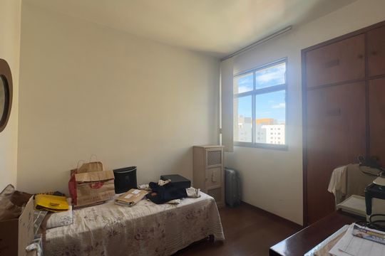 Quarto de apartamento à venda com 2 quartos, 70m² em Santo Antônio, Belo Horizonte