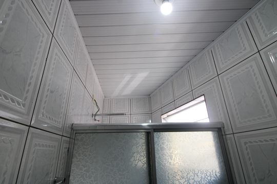 Banheiro de casa para alugar com 2 quartos, 50m² em Vila Nhocuné, São Paulo