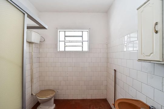 Banheiro de casa para alugar com 2 quartos, 300m² em Jardim Itu, Porto Alegre