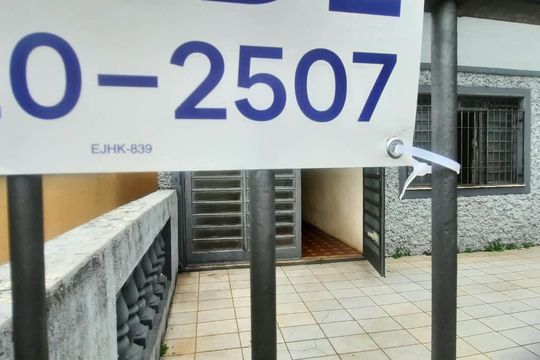 Plaquinha de casa à venda com 2 quartos, 250m² em Vila Lemos, Campinas