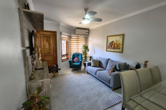 Casa à venda com 3 quartos, 115m² em Niterói, Canoas