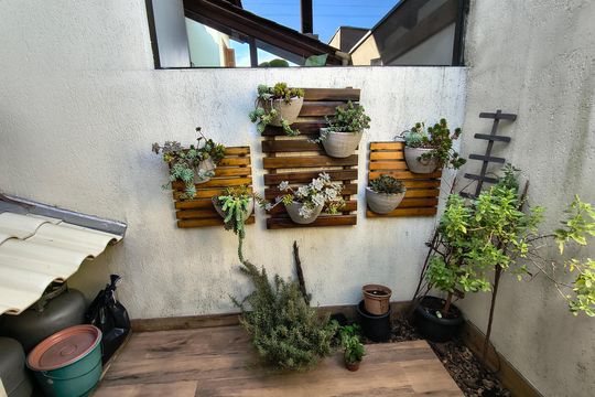 Quintal de casa à venda com 3 quartos, 115m² em Niterói, Canoas