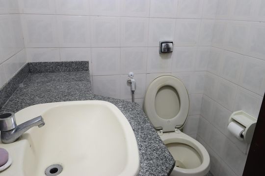 Banheiro de apartamento para alugar com 1 quarto, 72m² em Boca do Rio, Salvador
