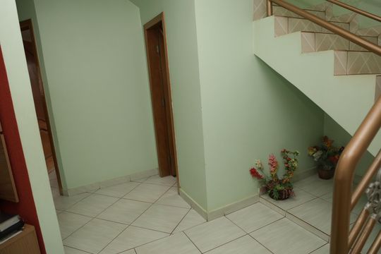 Casa à venda com 4 quartos, 266m² em Jardim Fonte Nova, Goiânia