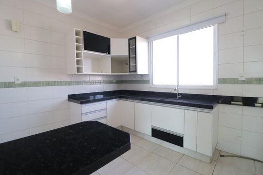 Cozinha de apartamento para alugar com 4 quartos, 213m² em Nossa Senhora Aparecida, Uberlândia