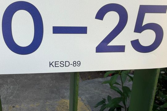 Placa de casa de condomínio para alugar com 2 quartos, 130m² em Caminho das Árvores, Salvador
