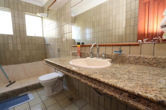 Banheiro suíte de casa de condomínio para alugar com 3 quartos, 130m² em Caminho das Árvores, Salvador