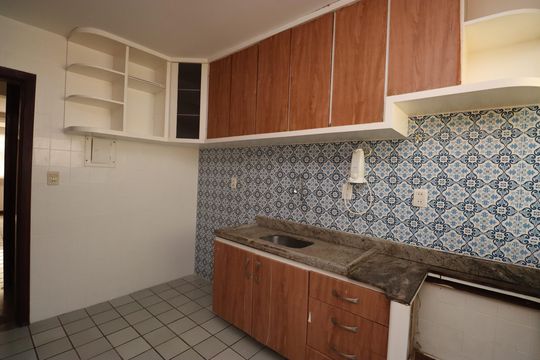 Cozinha de casa de condomínio para alugar com 2 quartos, 130m² em Caminho das Árvores, Salvador