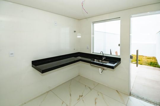 Cozinha de casa à venda com 2 quartos, 80m² em Santa Branca, Belo Horizonte